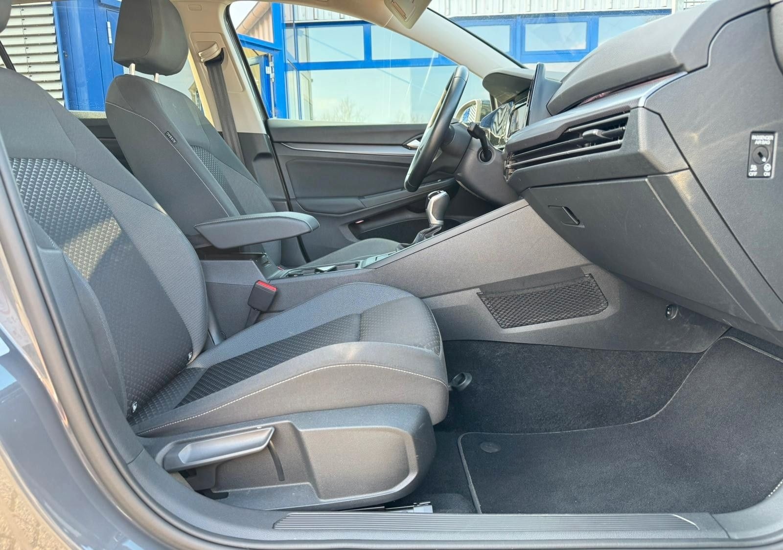 Volkswagen GOLF VIII 1.5 TSI LED KAMERA NAVI APP C. LKR.HZ. foto 17