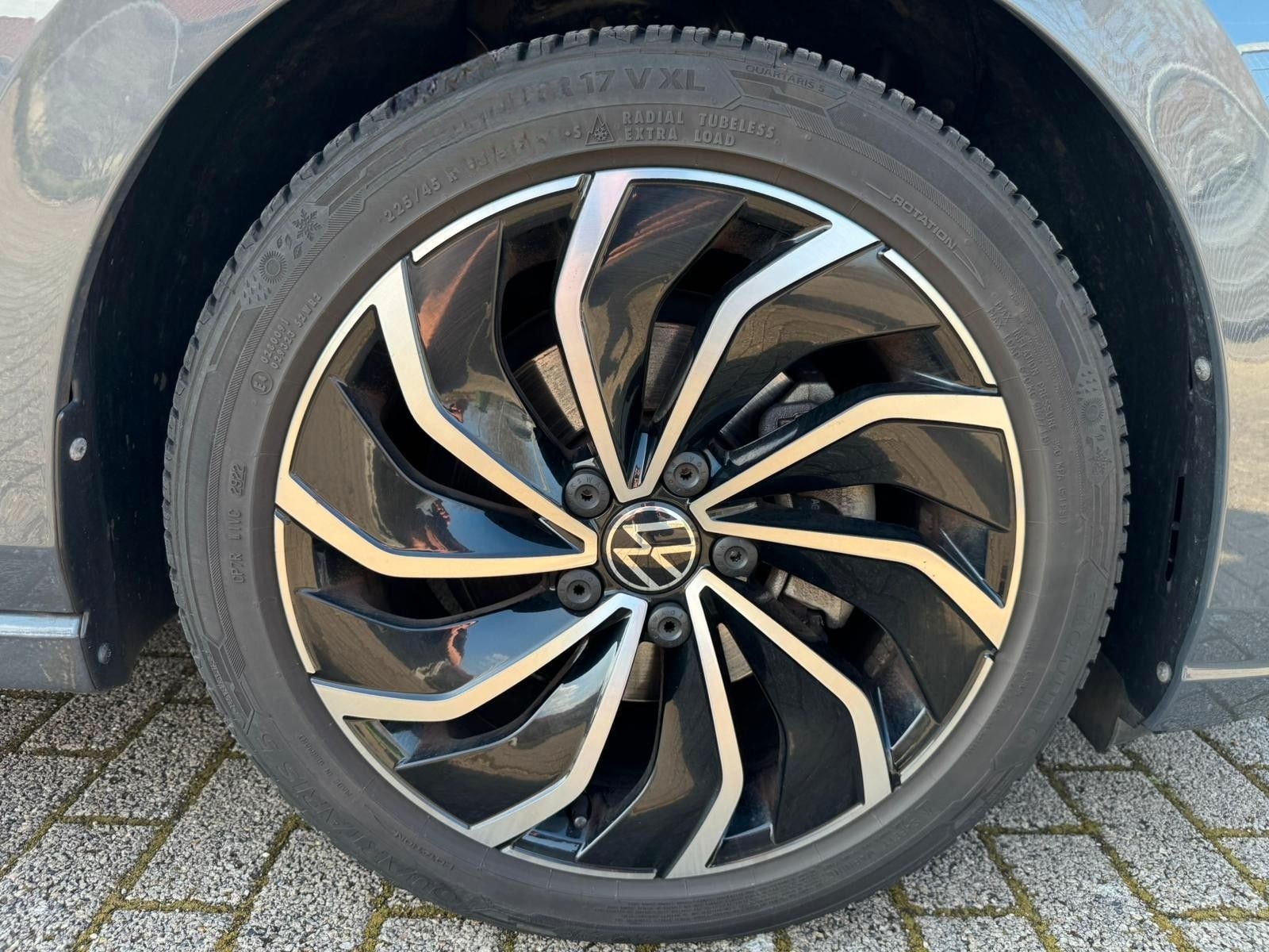 Volkswagen GOLF VIII 1.5 TSI LED KAMERA NAVI APP C. LKR.HZ. foto 23