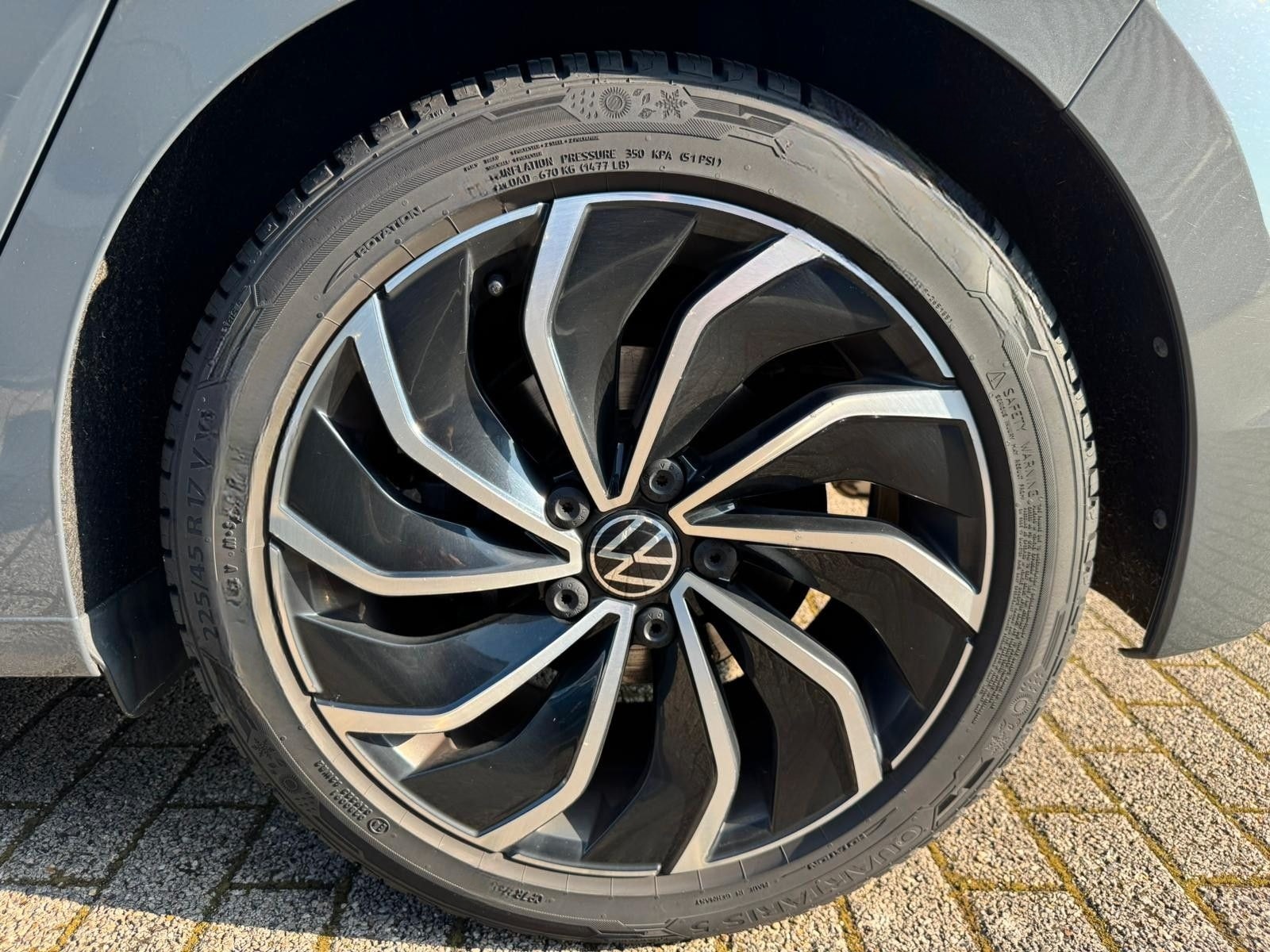 Volkswagen GOLF VIII 1.5 TSI LED KAMERA NAVI APP C. LKR.HZ. foto 24