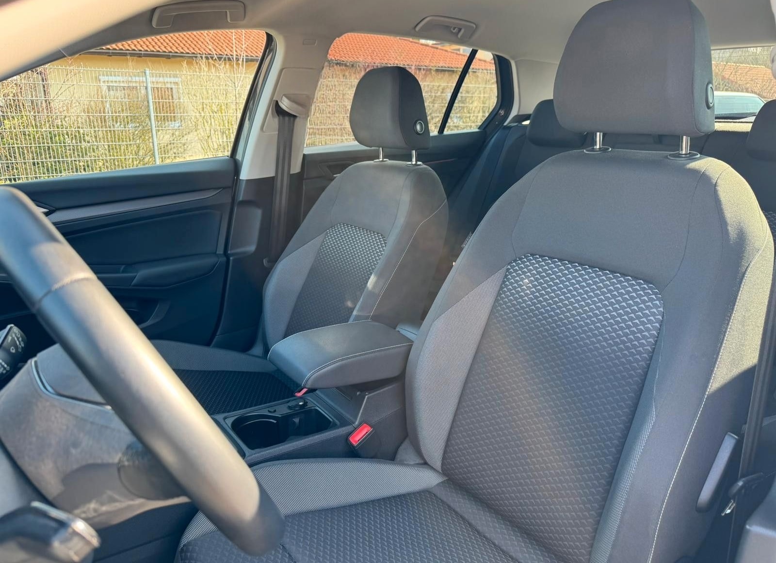 Volkswagen GOLF VIII 1.5 TSI LED KAMERA NAVI APP C. LKR.HZ. foto 10