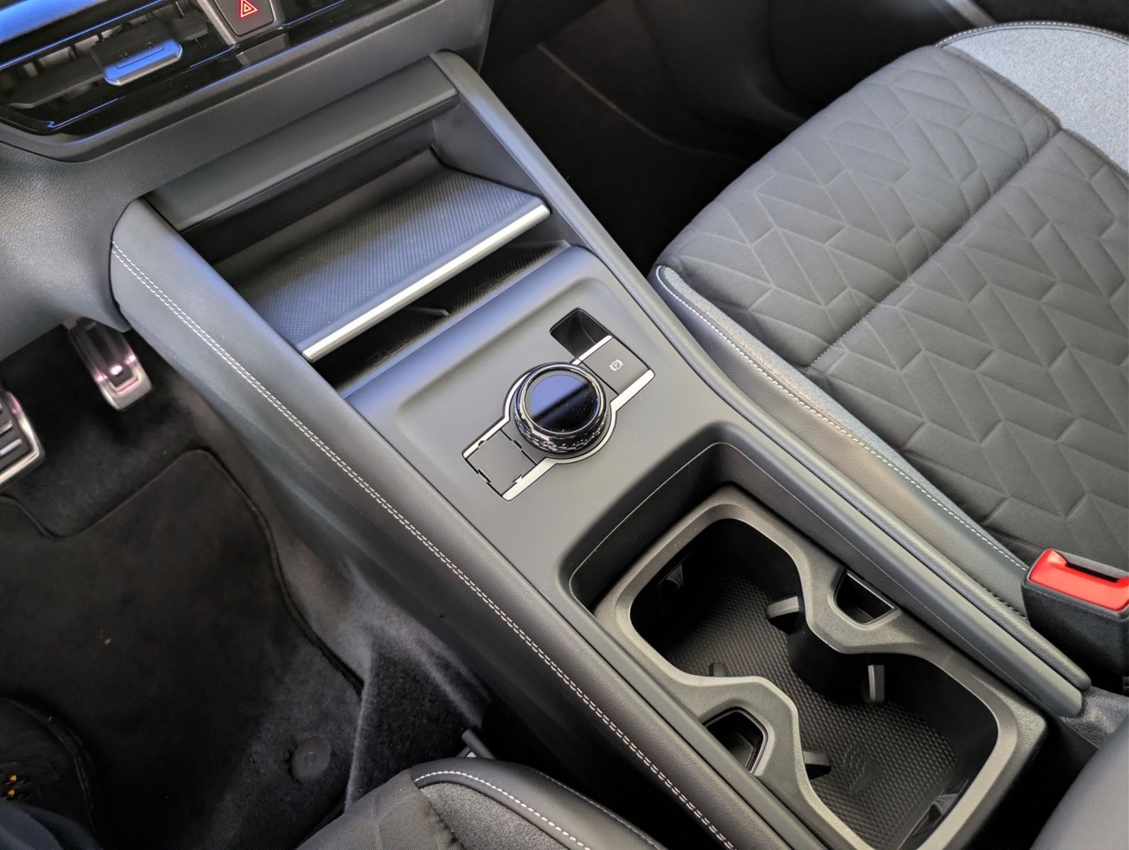 Volkswagen Tiguan 1.5 eTSI DSG NAVI/AZV/KAMERA/LED foto 18