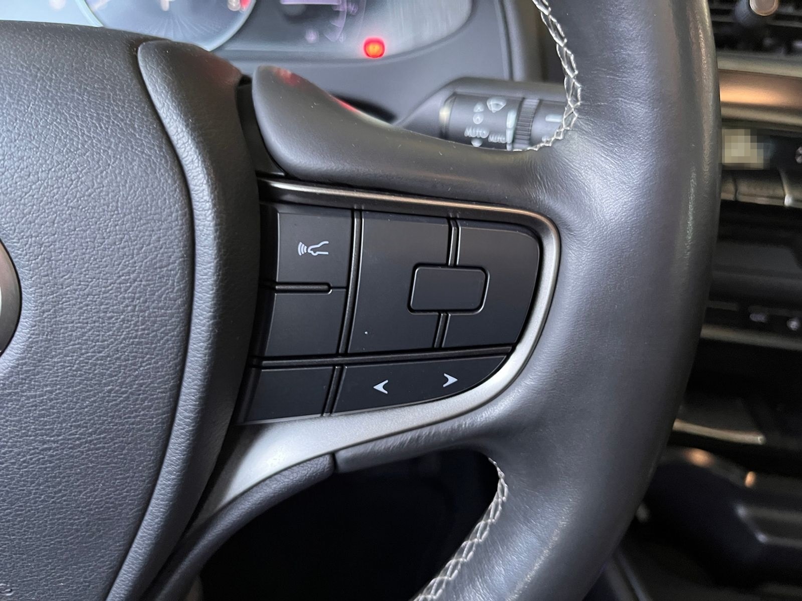 Lexus UX 250 h Launch Edition LED NAV SHZ RFK foto 13