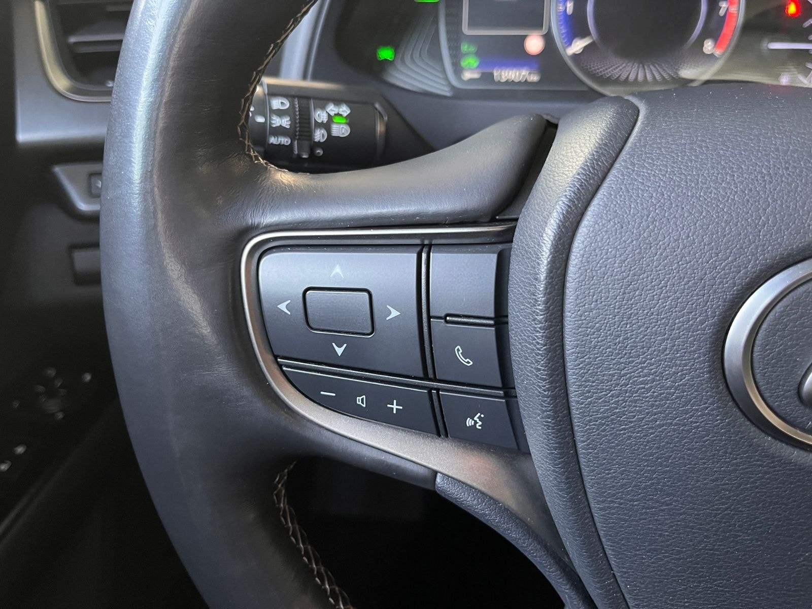 Lexus UX 250 h Launch Edition LED NAV SHZ RFK foto 14