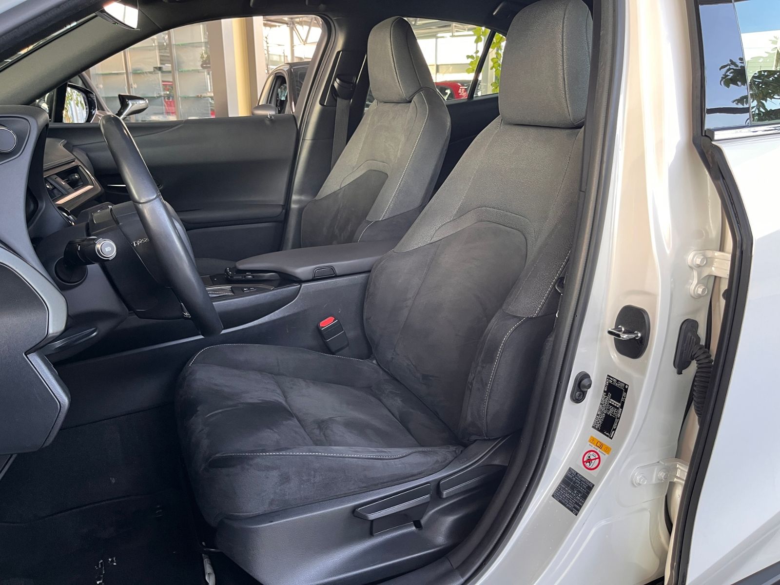 Lexus UX 250 h Launch Edition LED NAV SHZ RFK foto 9