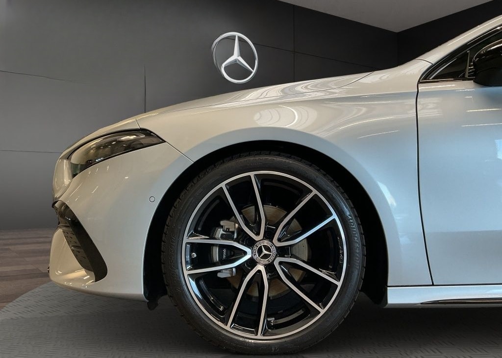 Mercedes-Benz A 180 AMG NIGHT PANORAMA DISTRONIC 360° KEYLESS foto 16