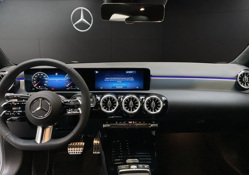 Mercedes-Benz A 180 AMG NIGHT PANORAMA DISTRONIC 360° KEYLESS foto 8