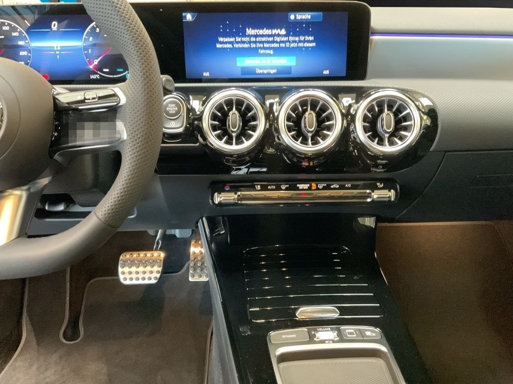 Mercedes-Benz A 180 AMG NIGHT PANORAMA DISTRONIC 360° KEYLESS foto 9