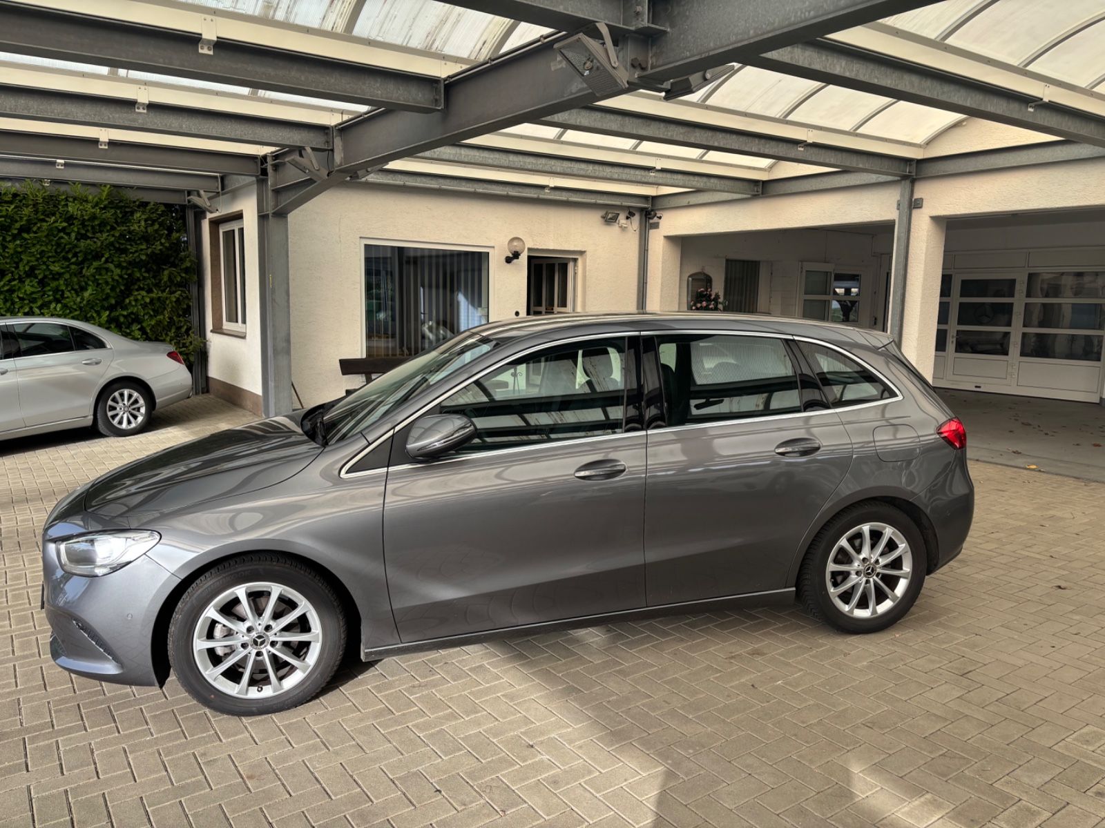 Mercedes-Benz B 180 Progessive Kamera MBUX Navi Sitzh. foto 1