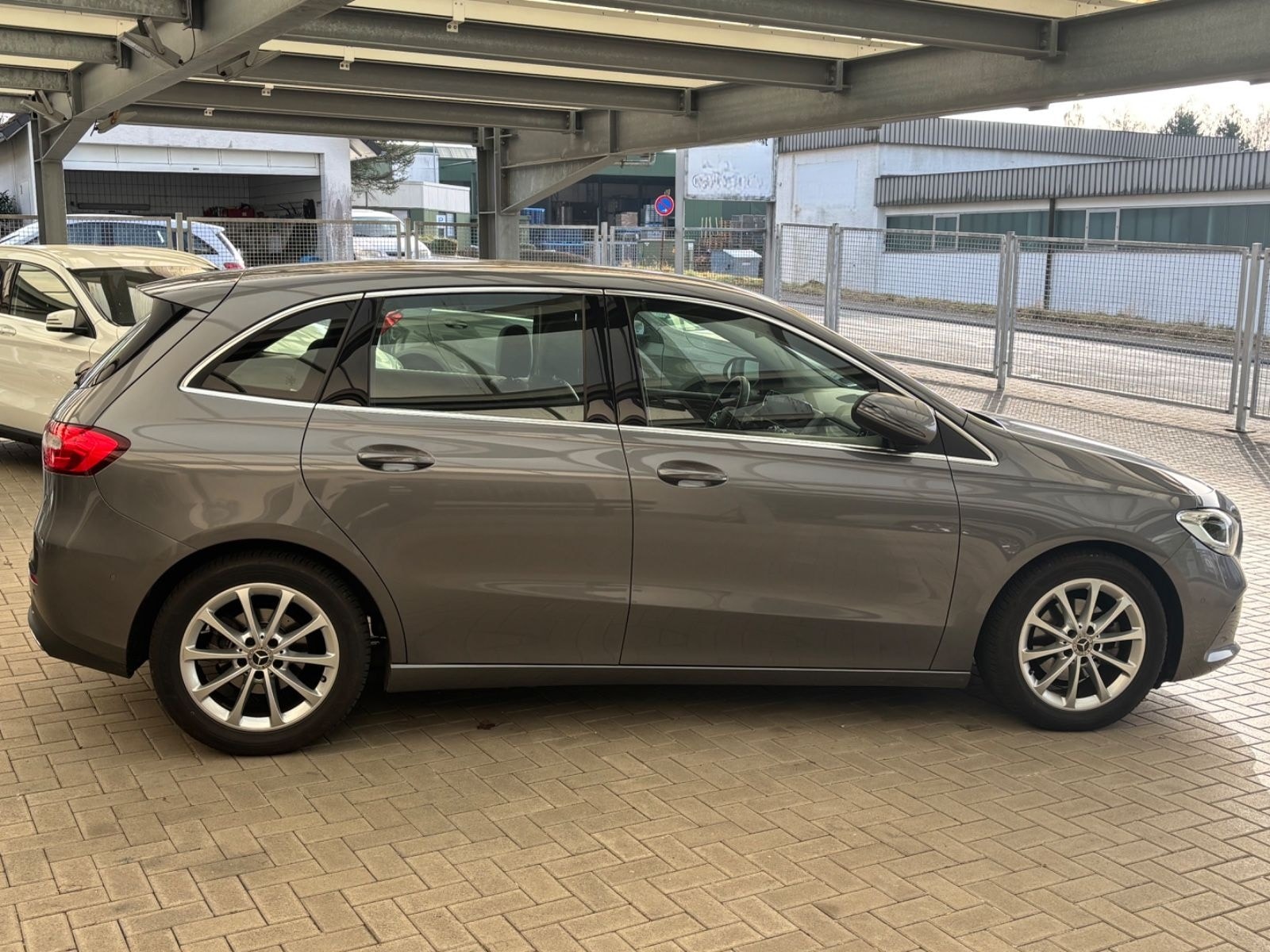 Mercedes-Benz B 180 Progessive Kamera MBUX Navi Sitzh. foto 2