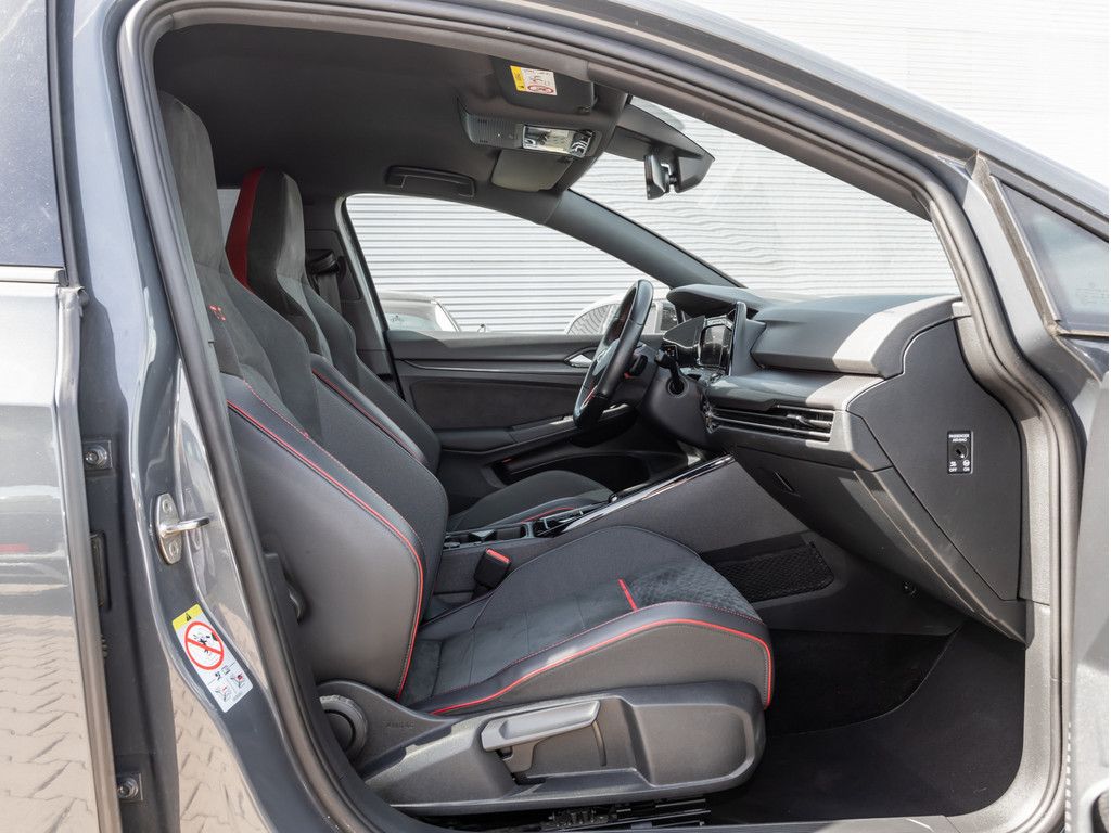 Volkswagen Golf VIII GTI Clubsport 2,0 l TSI DSG MATRIX-LED foto 3