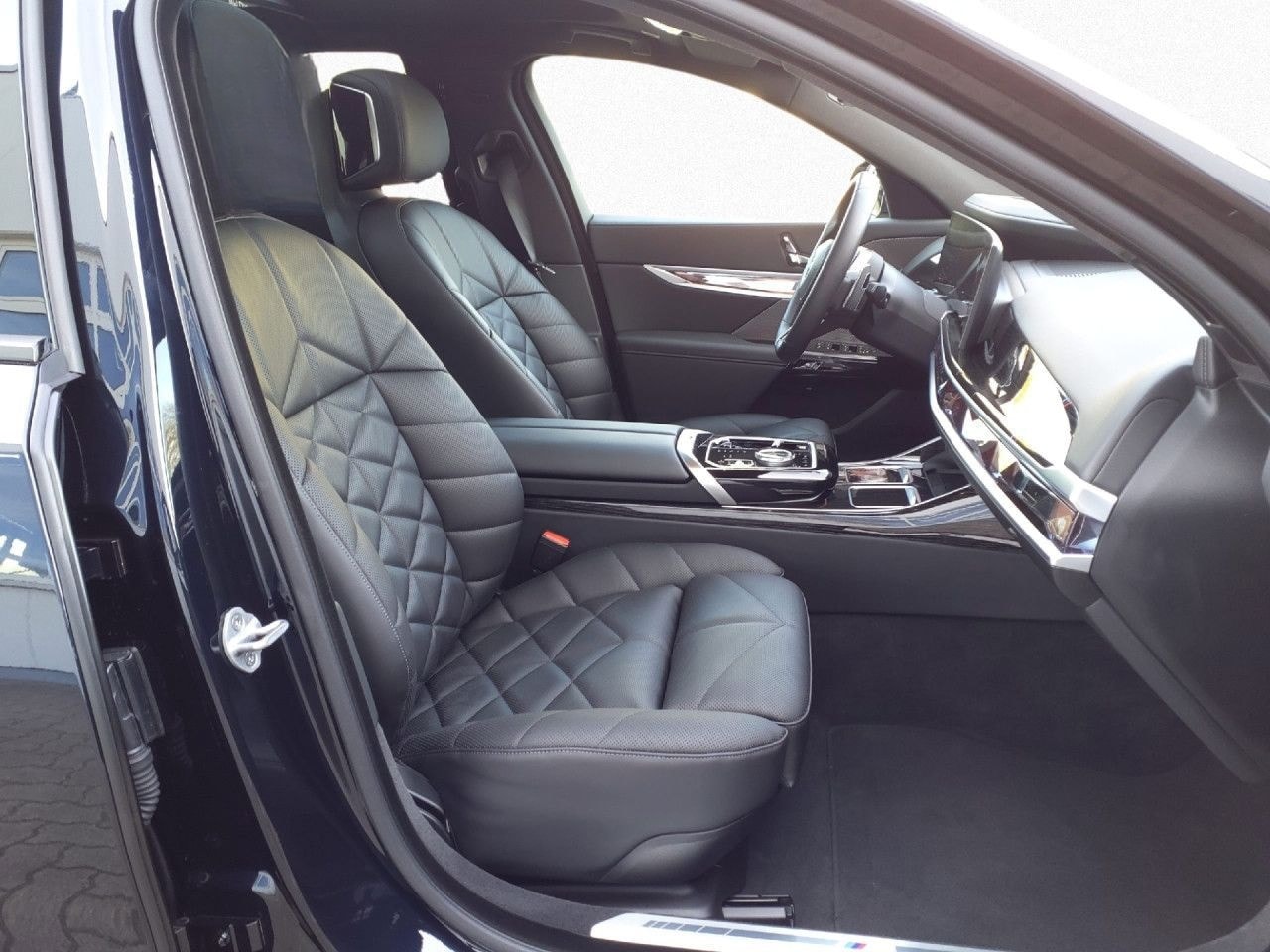 BMW 740d xDr M SPORT FondEnt,SkyL,StHz,360,B&W,DAPro foto 11