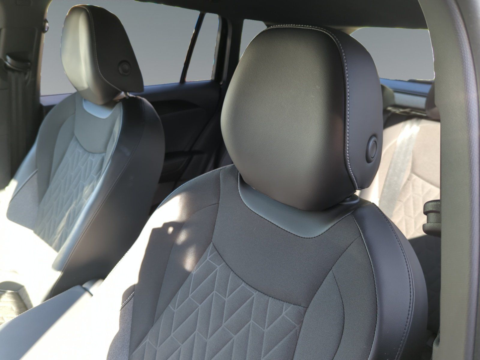 Volkswagen Tiguan 1.5 TSI DSG GOAL AHK MATRIX NAVI KLIMA foto 15