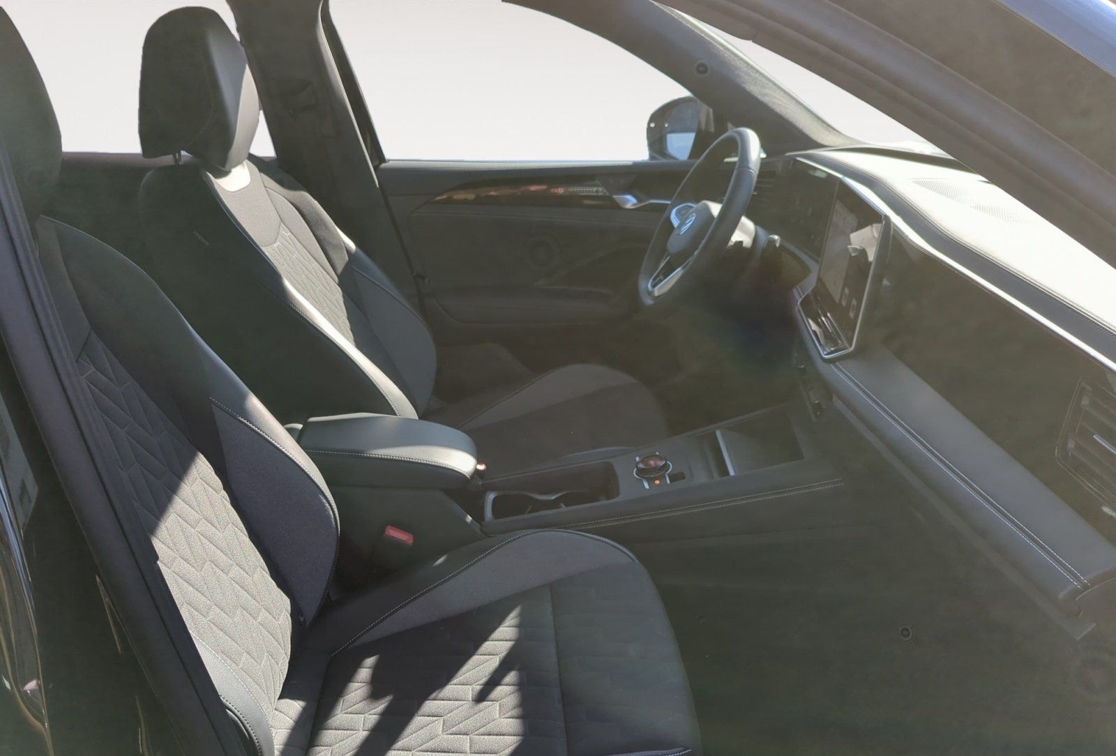 Volkswagen Tiguan 1.5 TSI DSG GOAL AHK MATRIX NAVI KLIMA foto 8