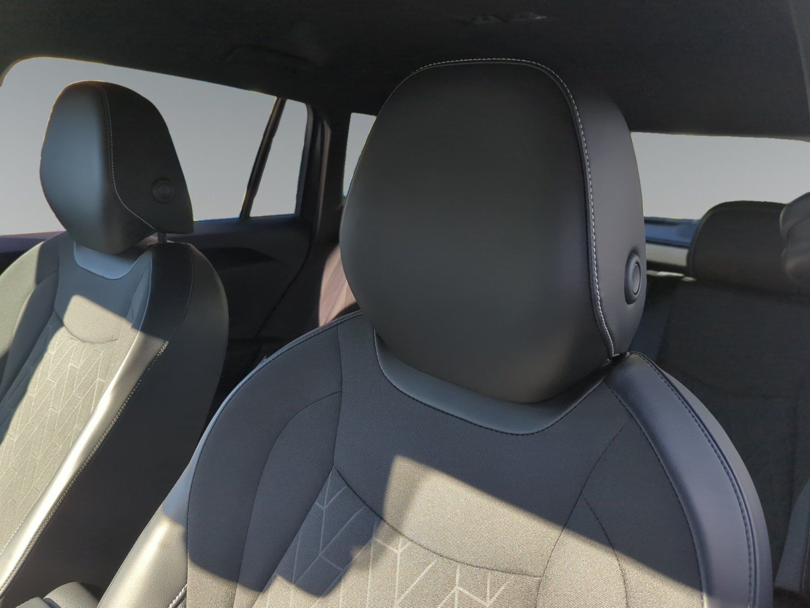 Volkswagen Tiguan 1.5 TSI DSG GOAL AHK MATRIX KLIMA ACC foto 15