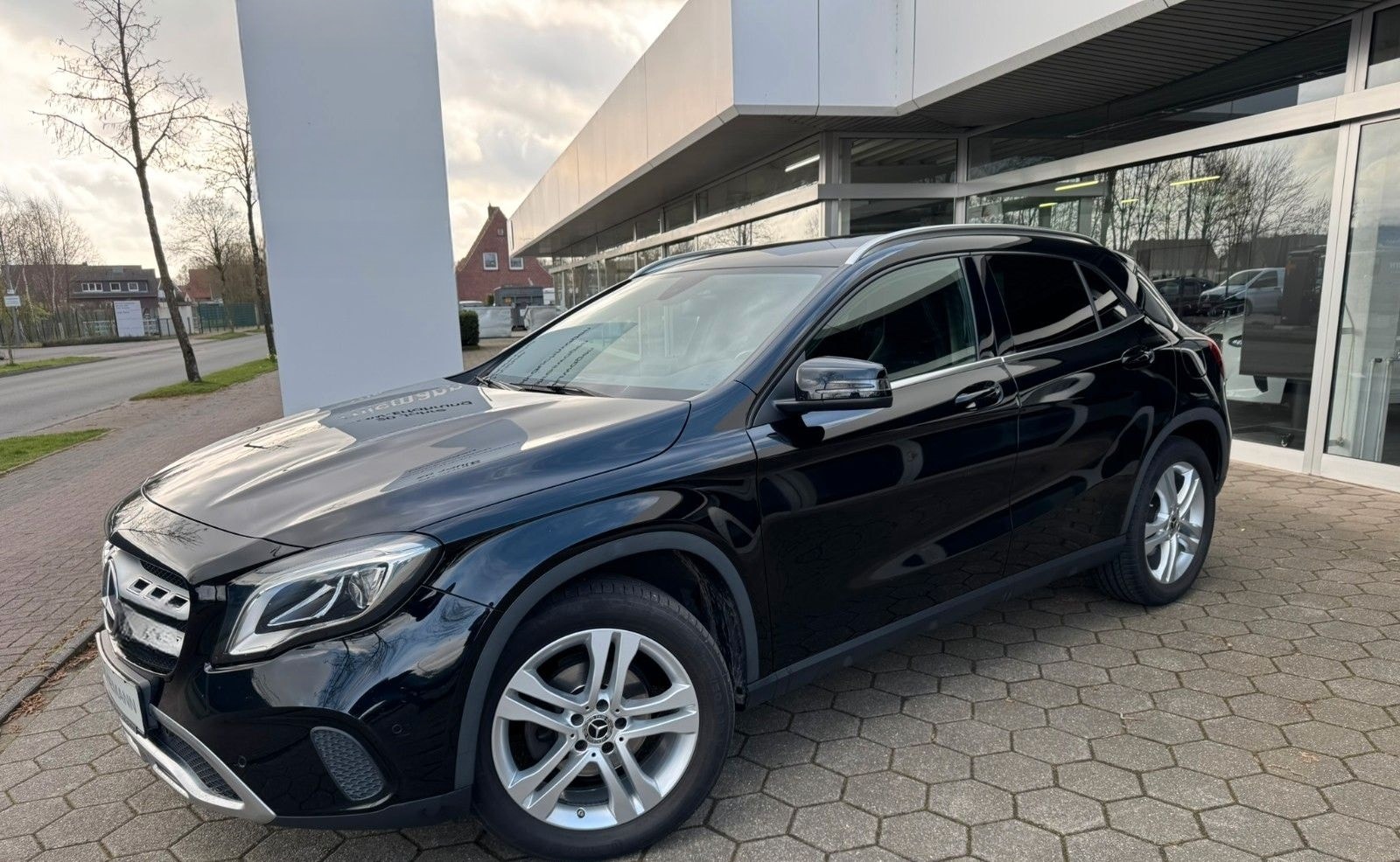 Mercedes-Benz GLA 220D 4Matic Urban/7G-DCT/AHK/LED foto 1