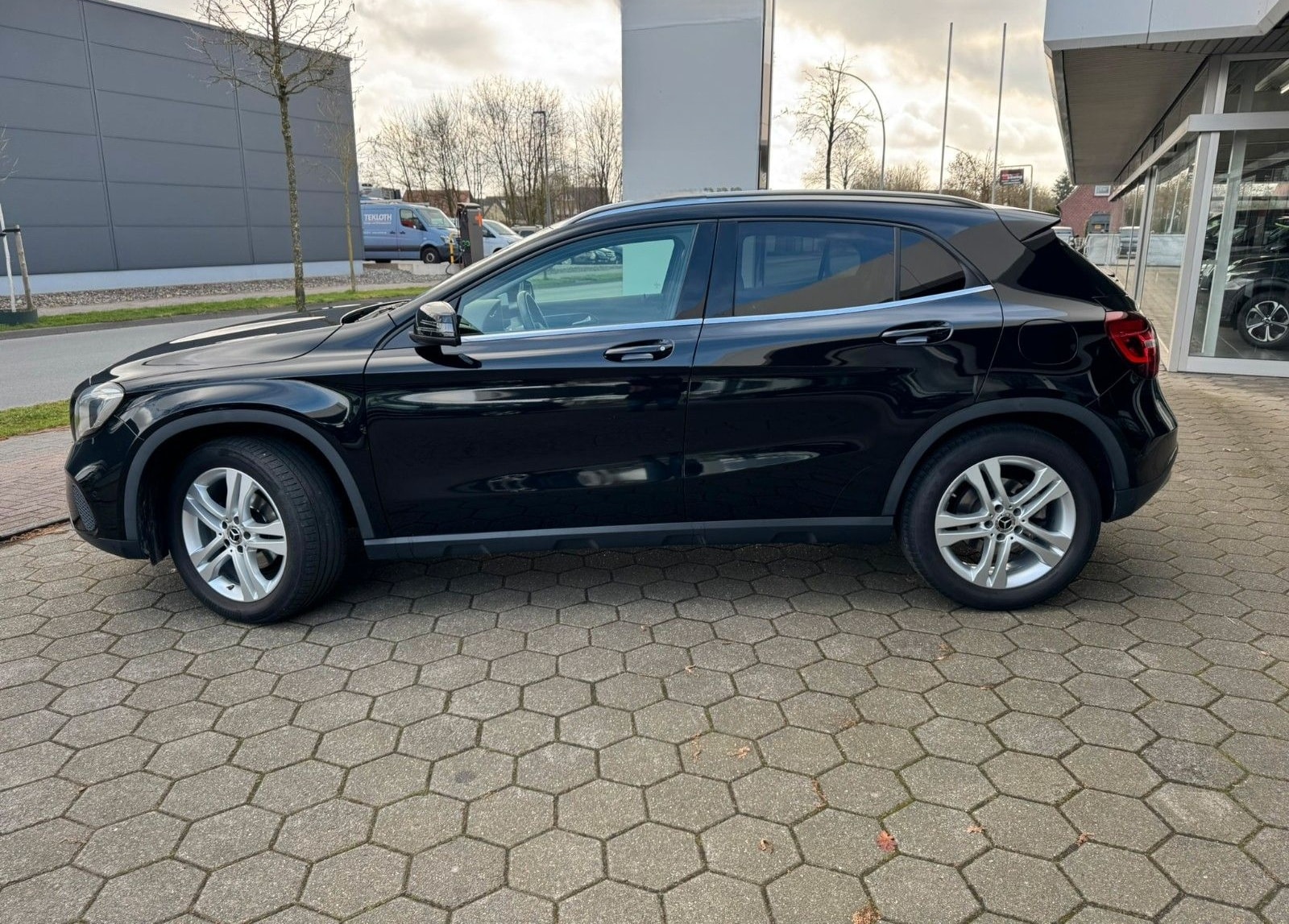 Mercedes-Benz GLA 220D 4Matic Urban/7G-DCT/AHK/LED foto 2