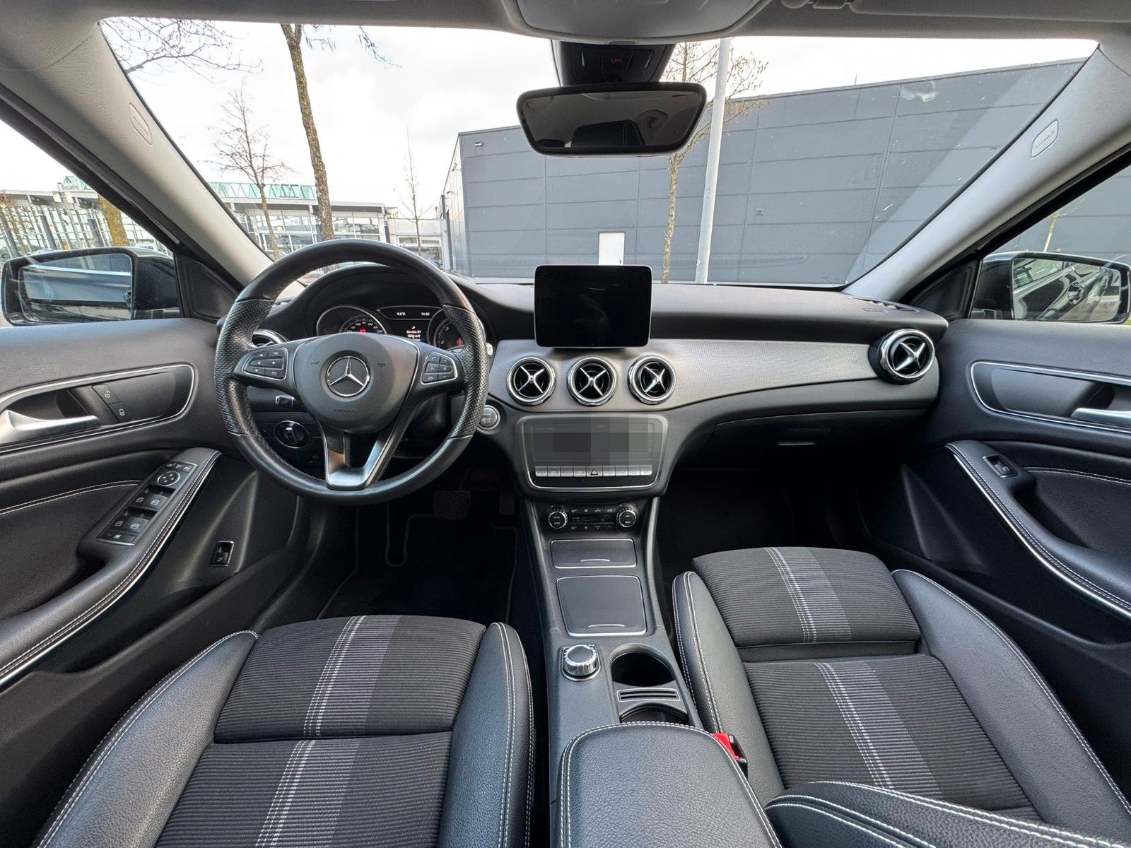 Mercedes-Benz GLA 220D 4Matic Urban/7G-DCT/AHK/LED foto 13