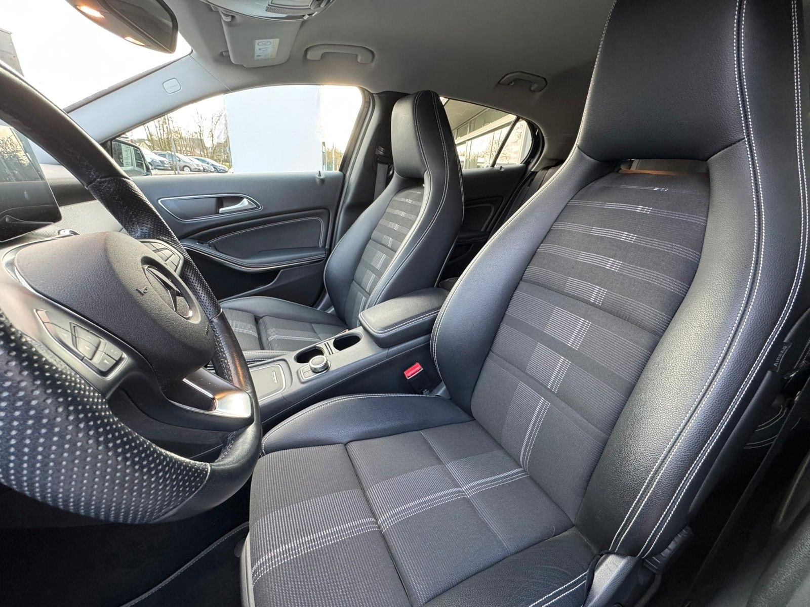 Mercedes-Benz GLA 220D 4Matic Urban/7G-DCT/AHK/LED foto 15