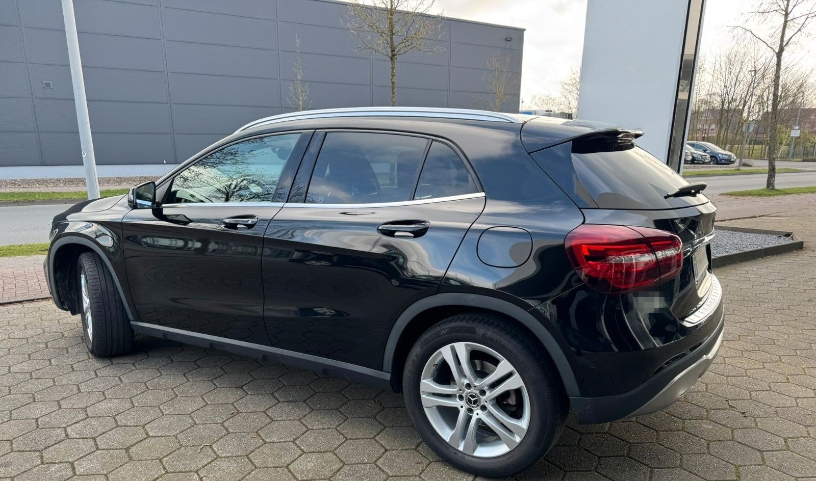 Mercedes-Benz GLA 220D 4Matic Urban/7G-DCT/AHK/LED foto 3