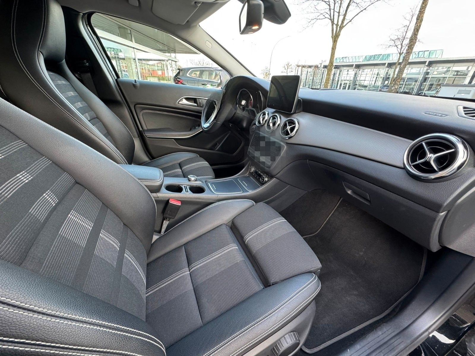 Mercedes-Benz GLA 220D 4Matic Urban/7G-DCT/AHK/LED foto 9