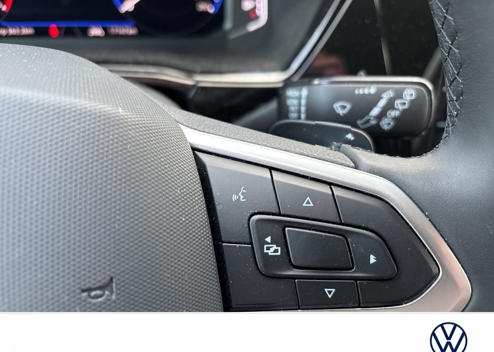 Volkswagen Touran 2.0 HIGHLINE AHK ACC LM17 NAVI CARPLAY foto 18