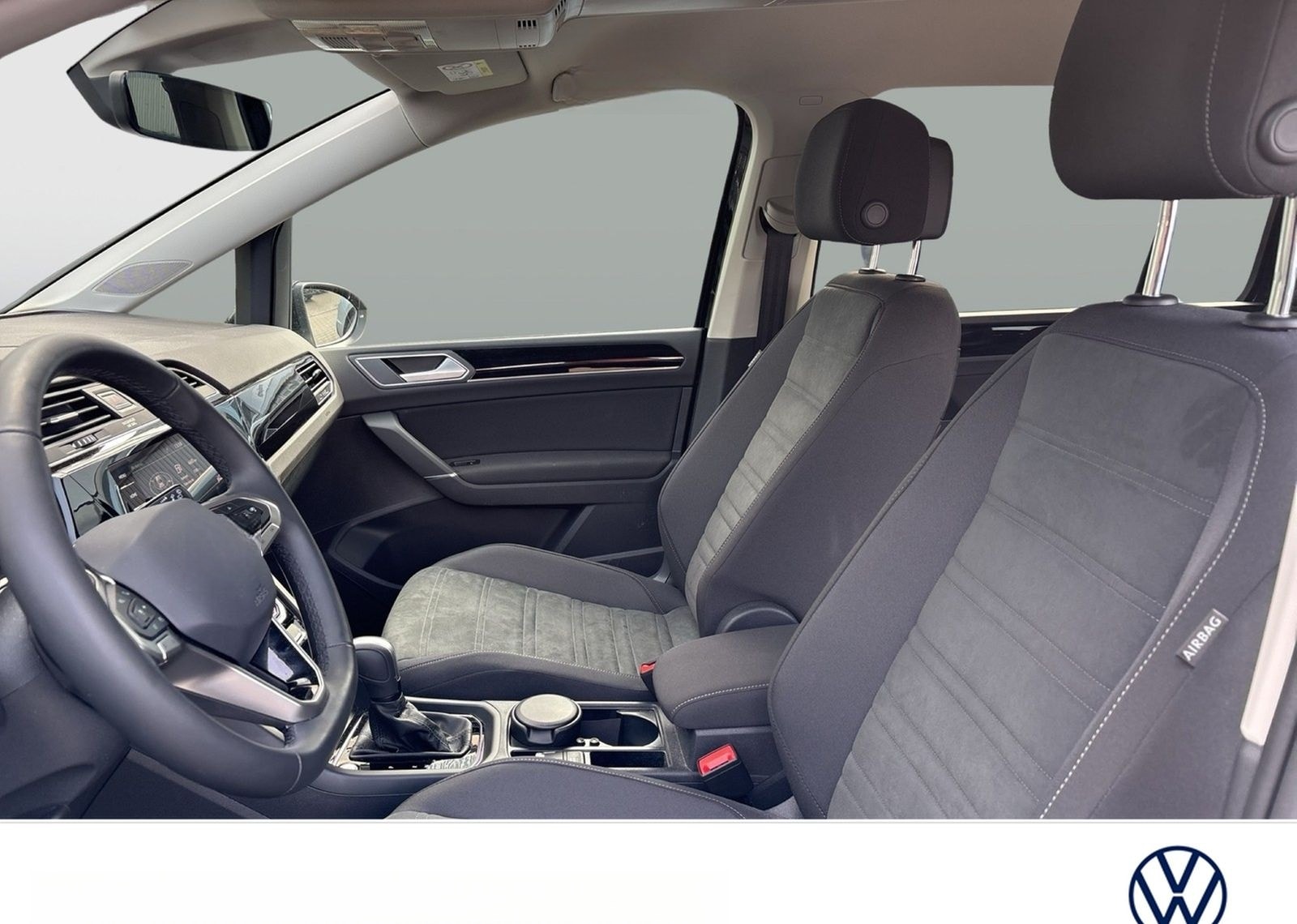 Volkswagen Touran 2.0 HIGHLINE AHK ACC LM17 NAVI CARPLAY foto 8