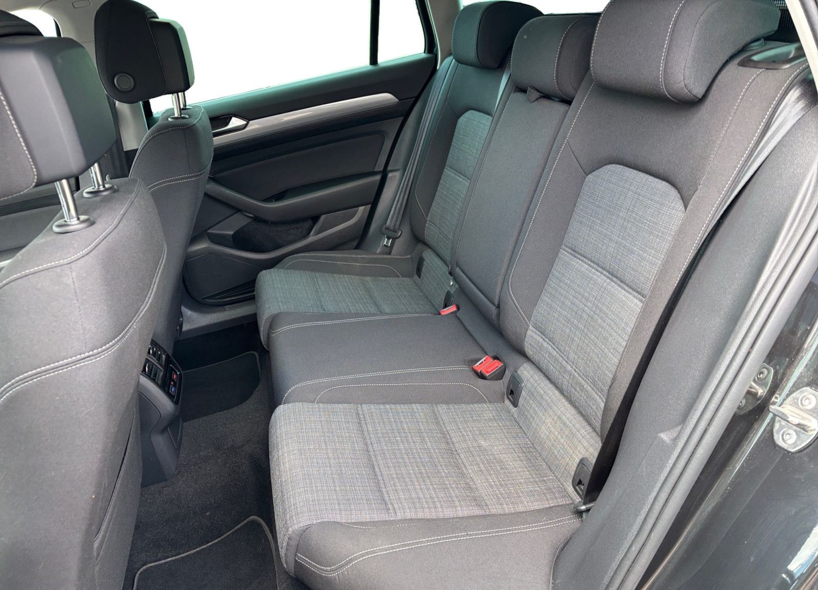 Volkswagen Passat Variant 2.0TDI DSG Business LED AHK CAM foto 11