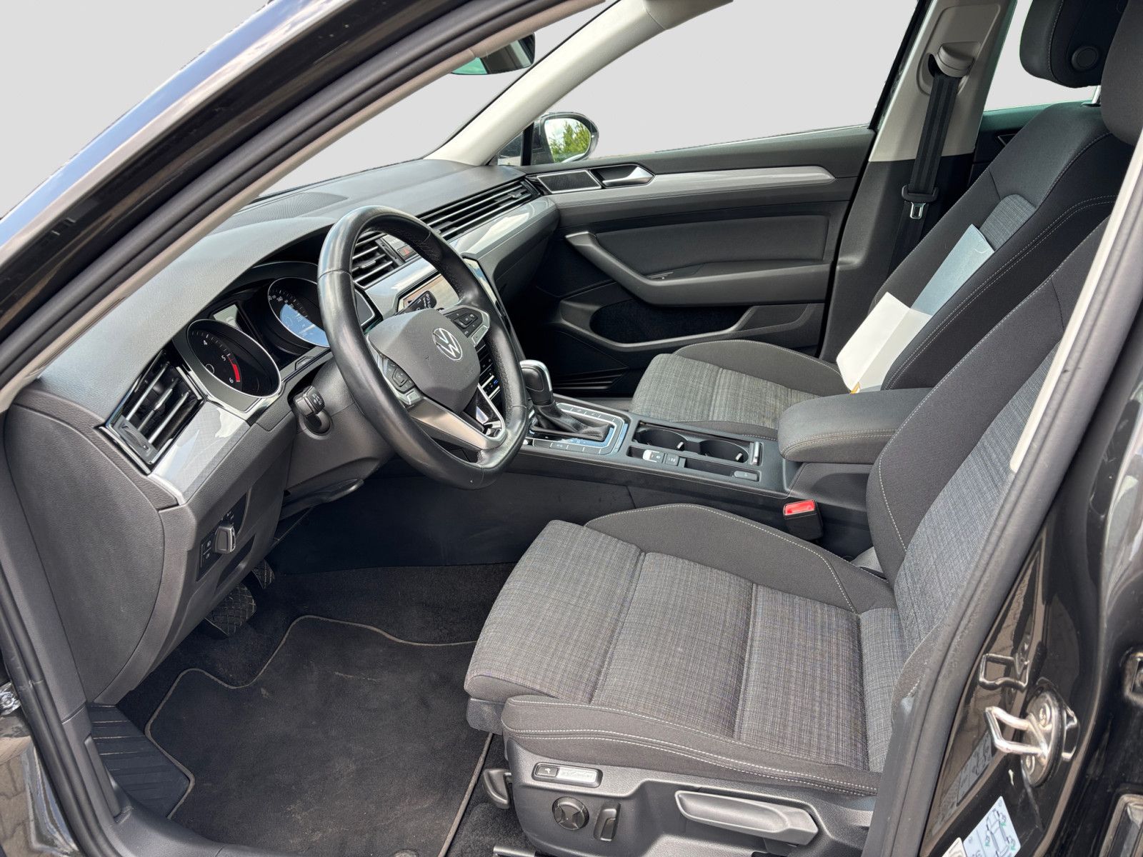 Volkswagen Passat Variant 2.0TDI DSG Business LED AHK CAM foto 10
