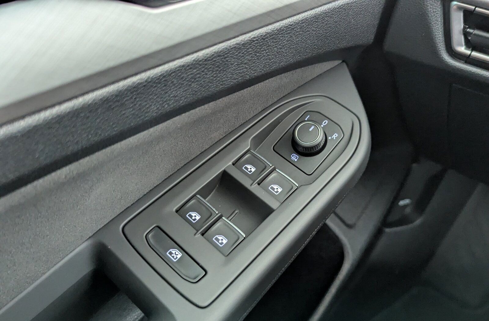 Volkswagen Golf VIII 1.5 TSI Life OPF LED+NAVI+RFK+ACC+SHZ+ foto 25