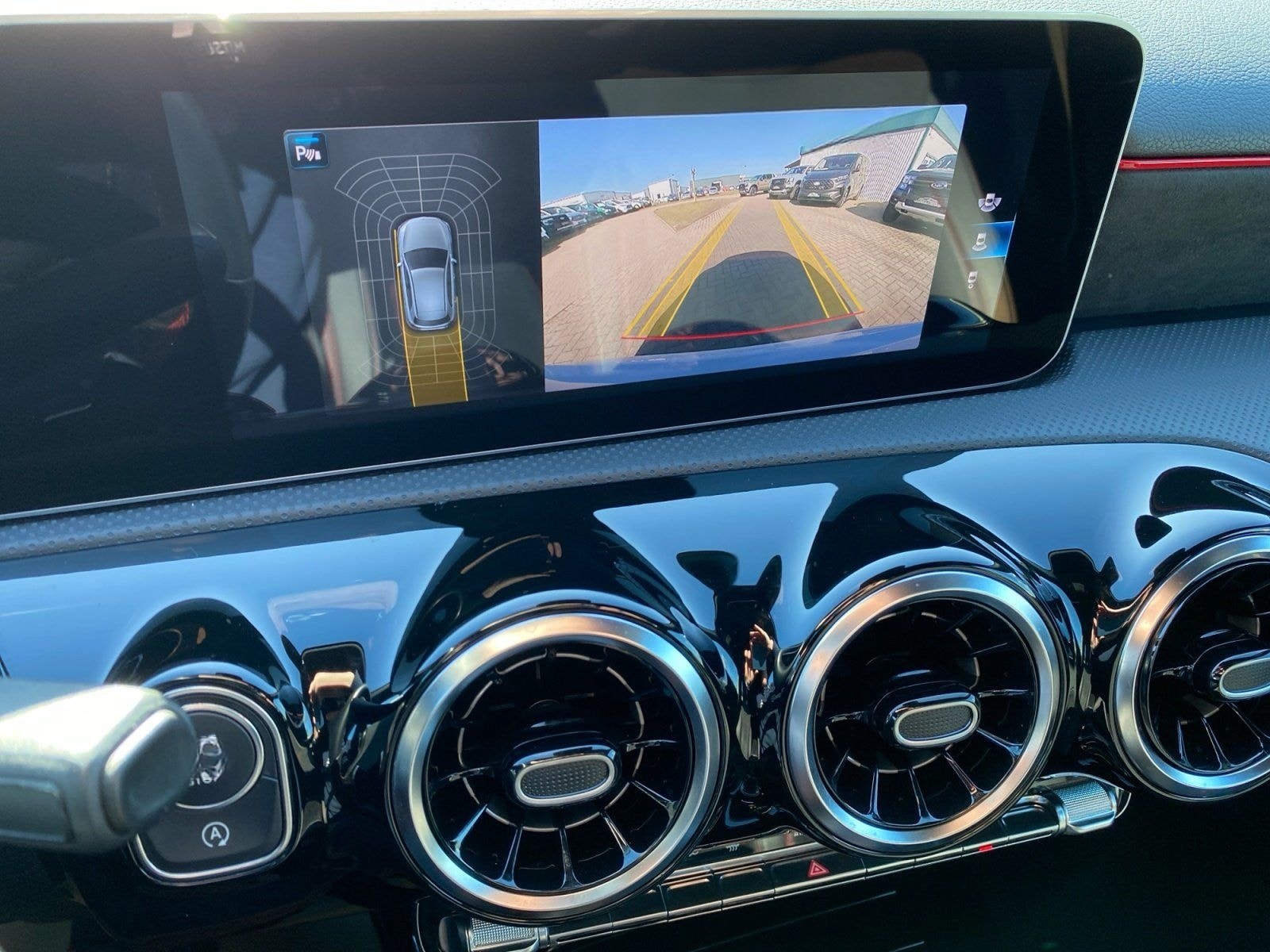 Mercedes-Benz A 180 AMG Line TEMP PDC SHZ KAM NAV KeyLess foto 13