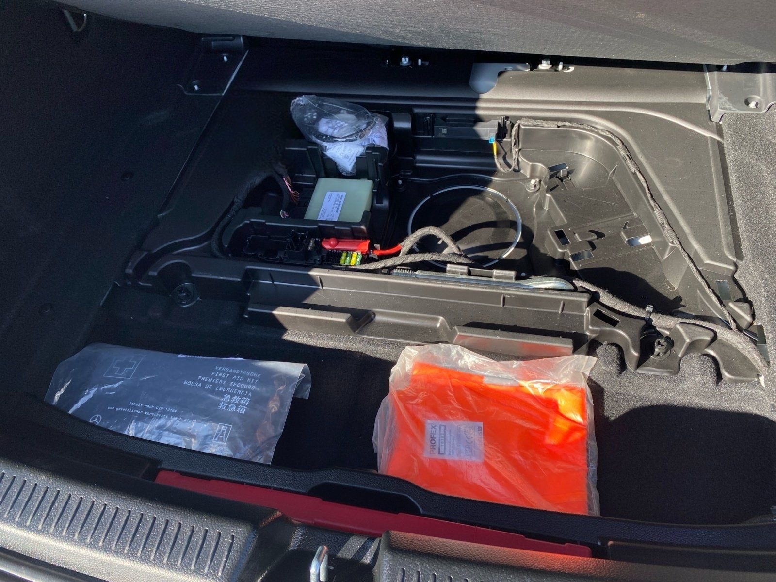 Mercedes-Benz A 180 AMG Line TEMP PDC SHZ KAM NAV KeyLess foto 21