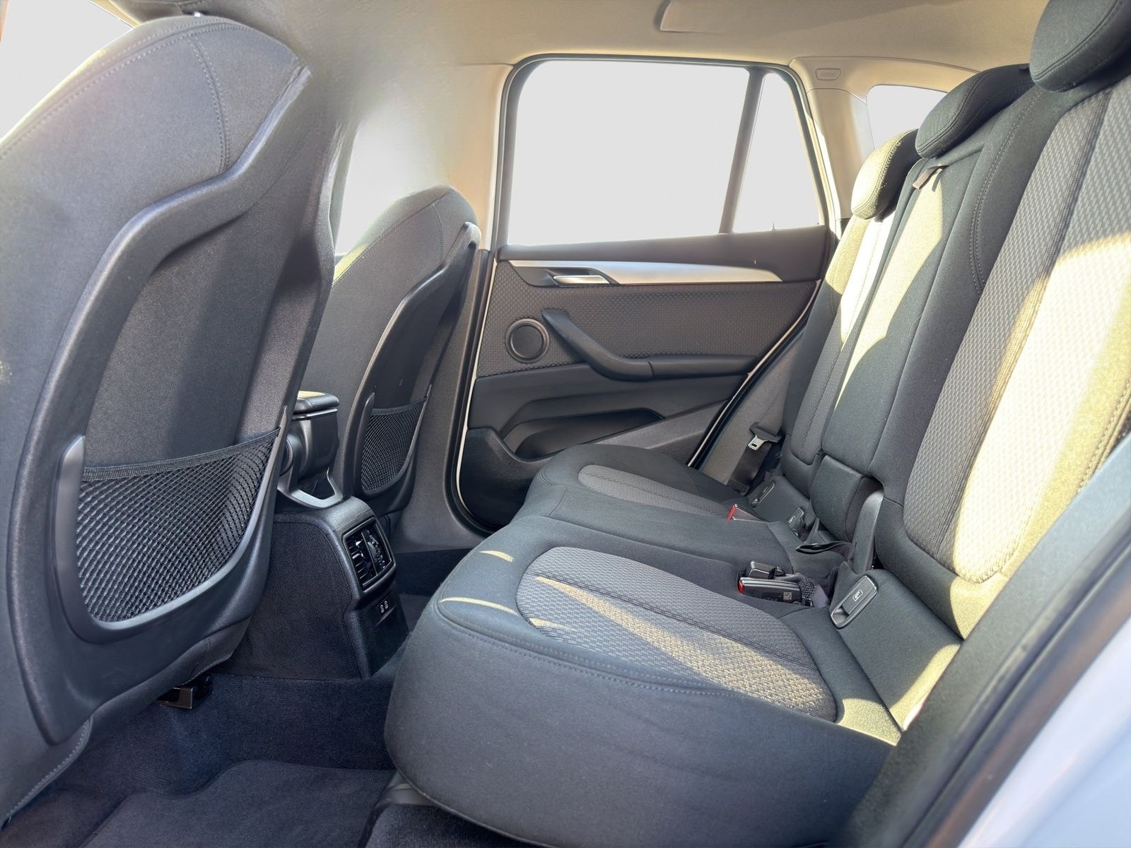 BMW X1 xDrive20d Advantage AHK Navi AUT KeyLess PDC foto 14