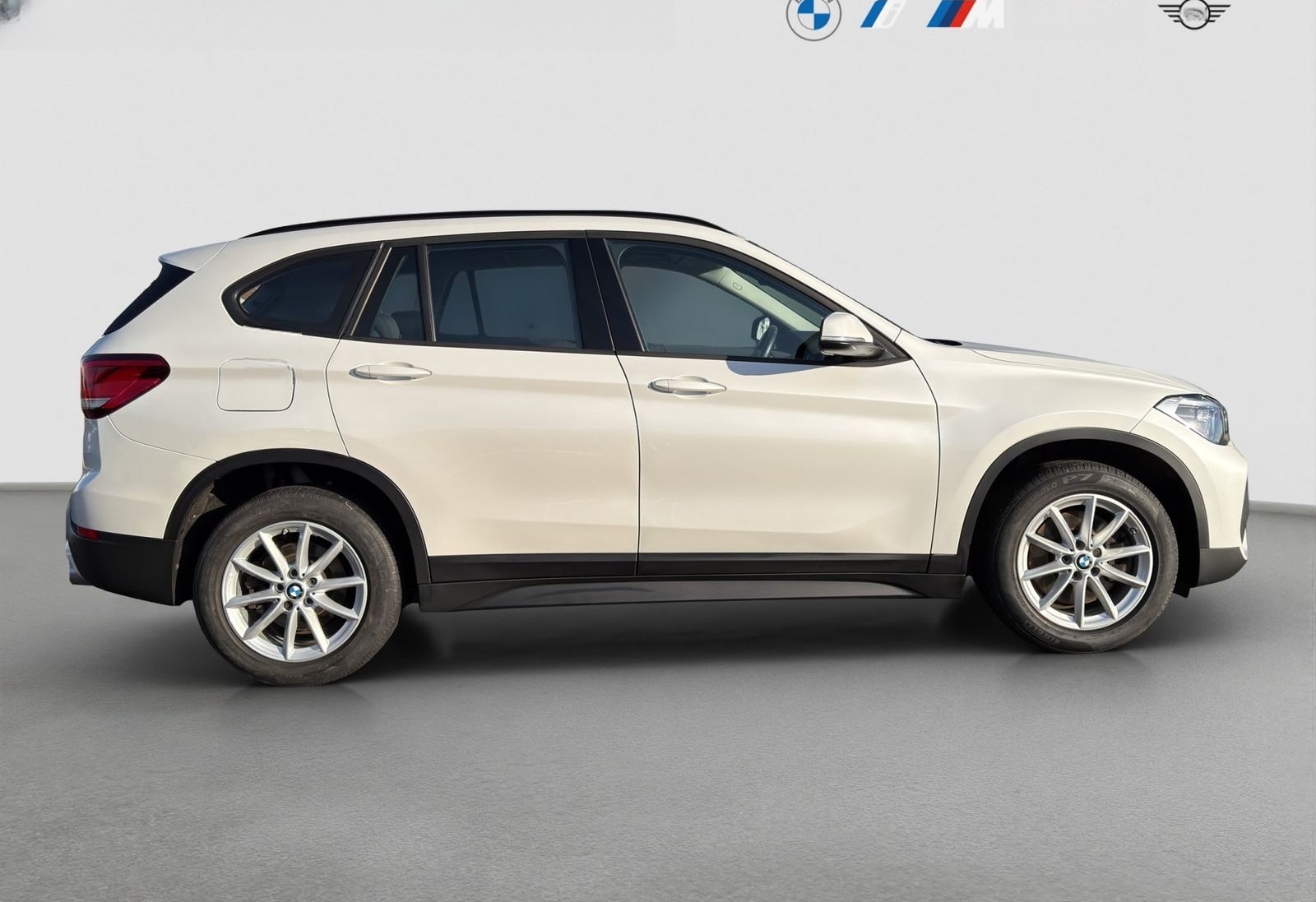 BMW X1 xDrive20d Advantage AHK Navi AUT KeyLess PDC foto 7