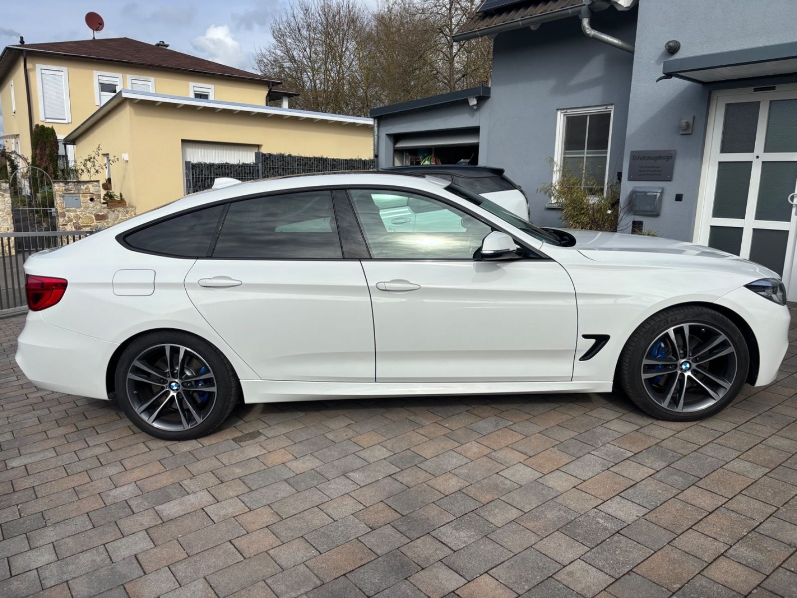 BMW 320i GT Leder NavPR HUD Pano A.LED Hifi Memo 2Hd foto 4