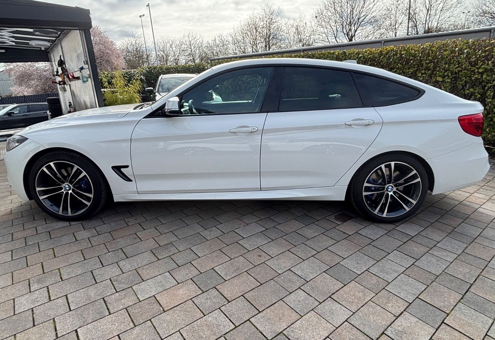 BMW 320i GT Leder NavPR HUD Pano A.LED Hifi Memo 2Hd foto 5