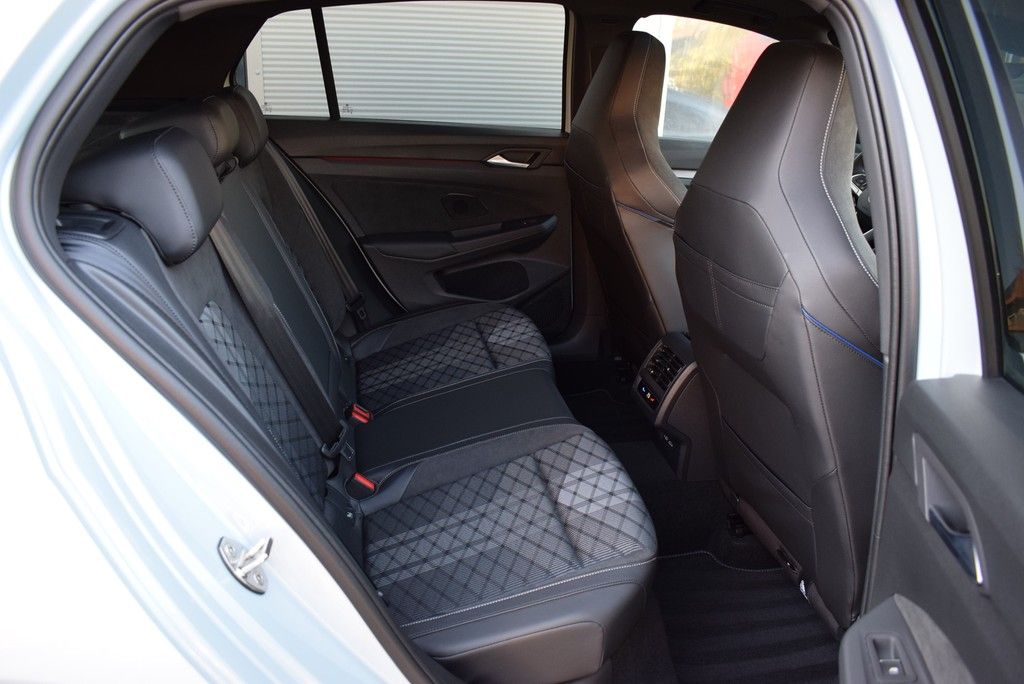 Volkswagen Golf VIII 1.5 eTSI DSG *R-Line*Matrix*AHK*Pano* foto 6