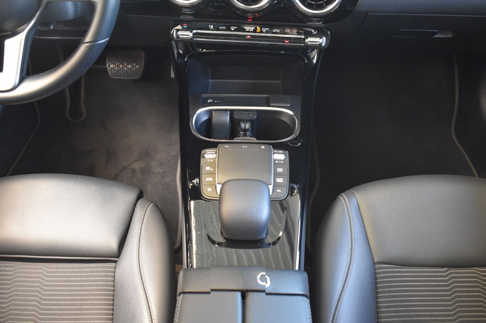 Mercedes-Benz A200d Limo Progressive 8G-DCT Nav~PanoSD~AHK~DAB foto 18