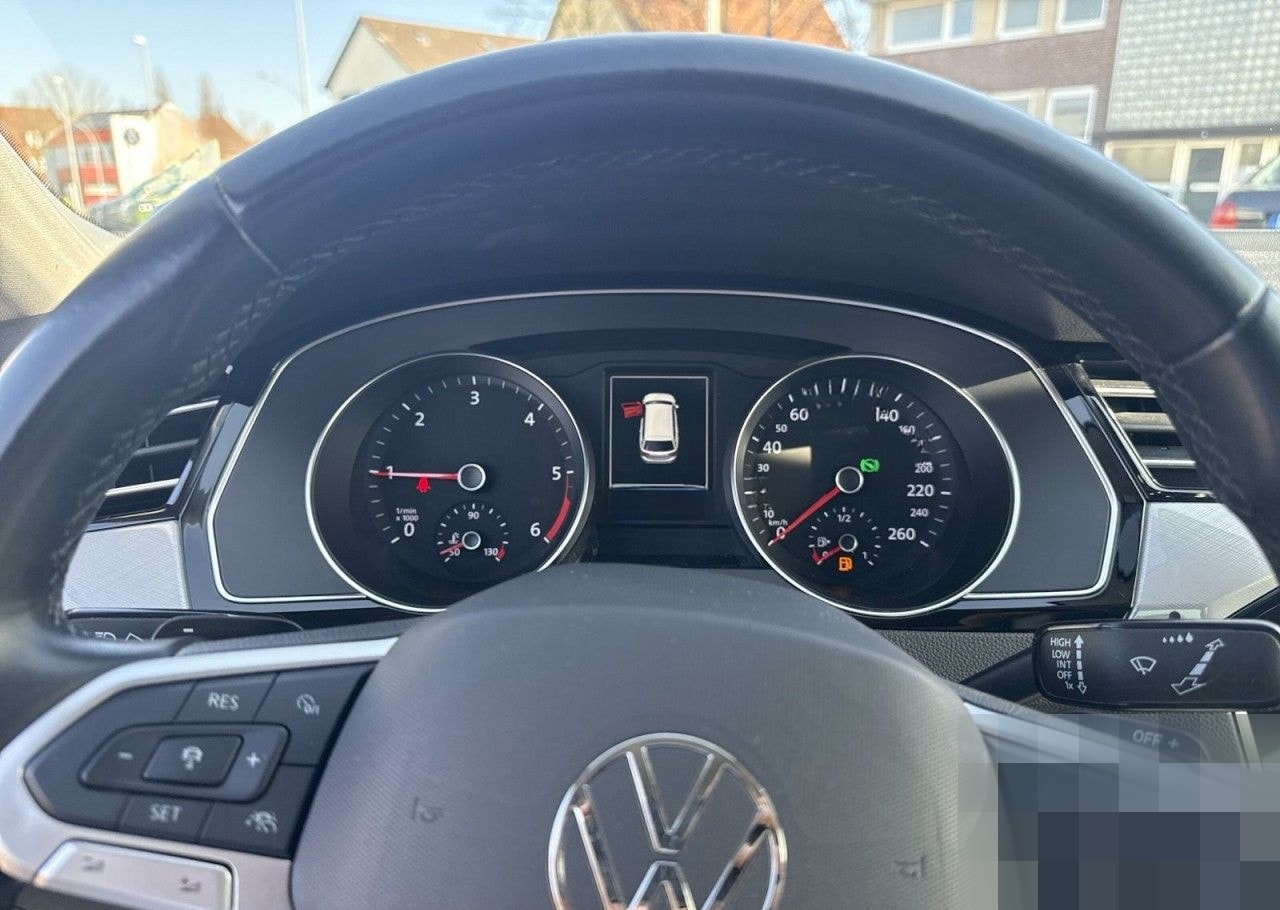 Volkswagen Passat Variant 2.0 TDI++Aut.++AHK++Navi++Massage foto 13
