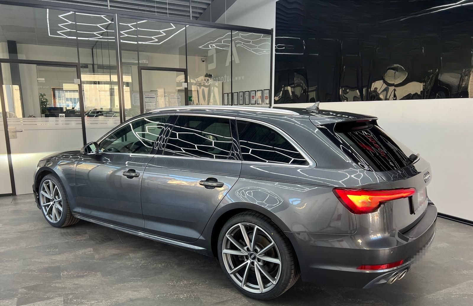 Audi A4 2.0 TDI quattro S-LineSport+,  VirtDispl, AHK foto 6