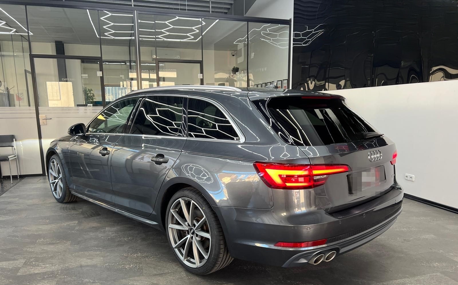 Audi A4 2.0 TDI quattro S-LineSport+,  VirtDispl, AHK foto 8