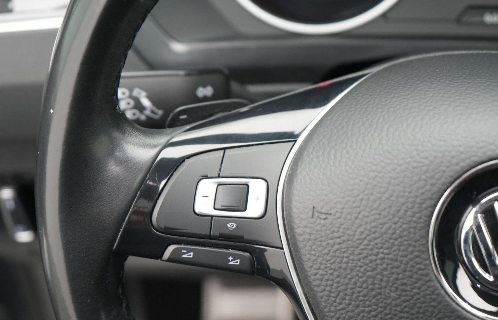 Volkswagen Tiguan R-Line AHK ACC NAVI SHZ PANO foto 15