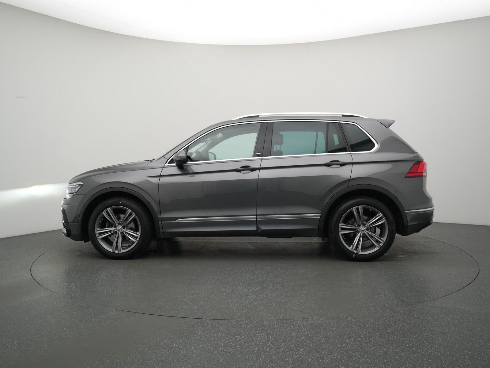 Volkswagen Tiguan R-Line AHK ACC NAVI SHZ PANO foto 16