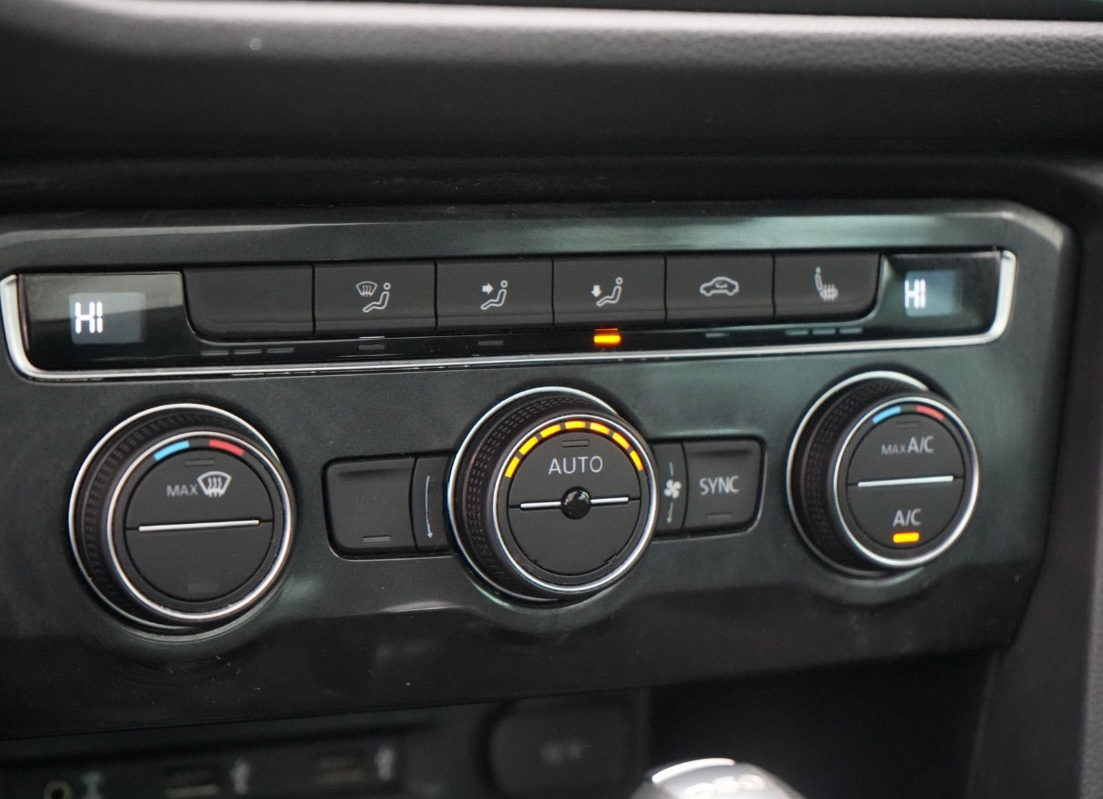 Volkswagen Tiguan R-Line AHK ACC NAVI SHZ PANO foto 8