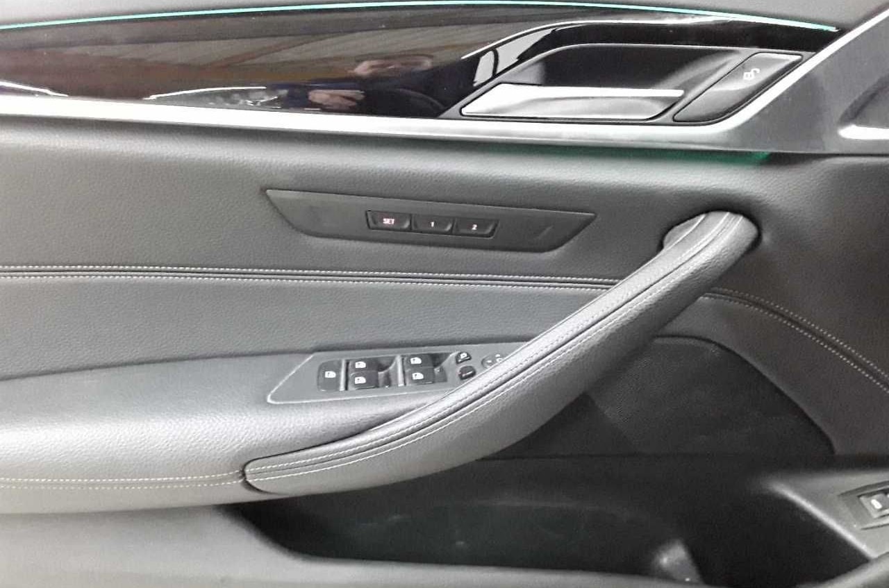 BMW 530e Touring Aut. AHK PANO LED KAMERA foto 4