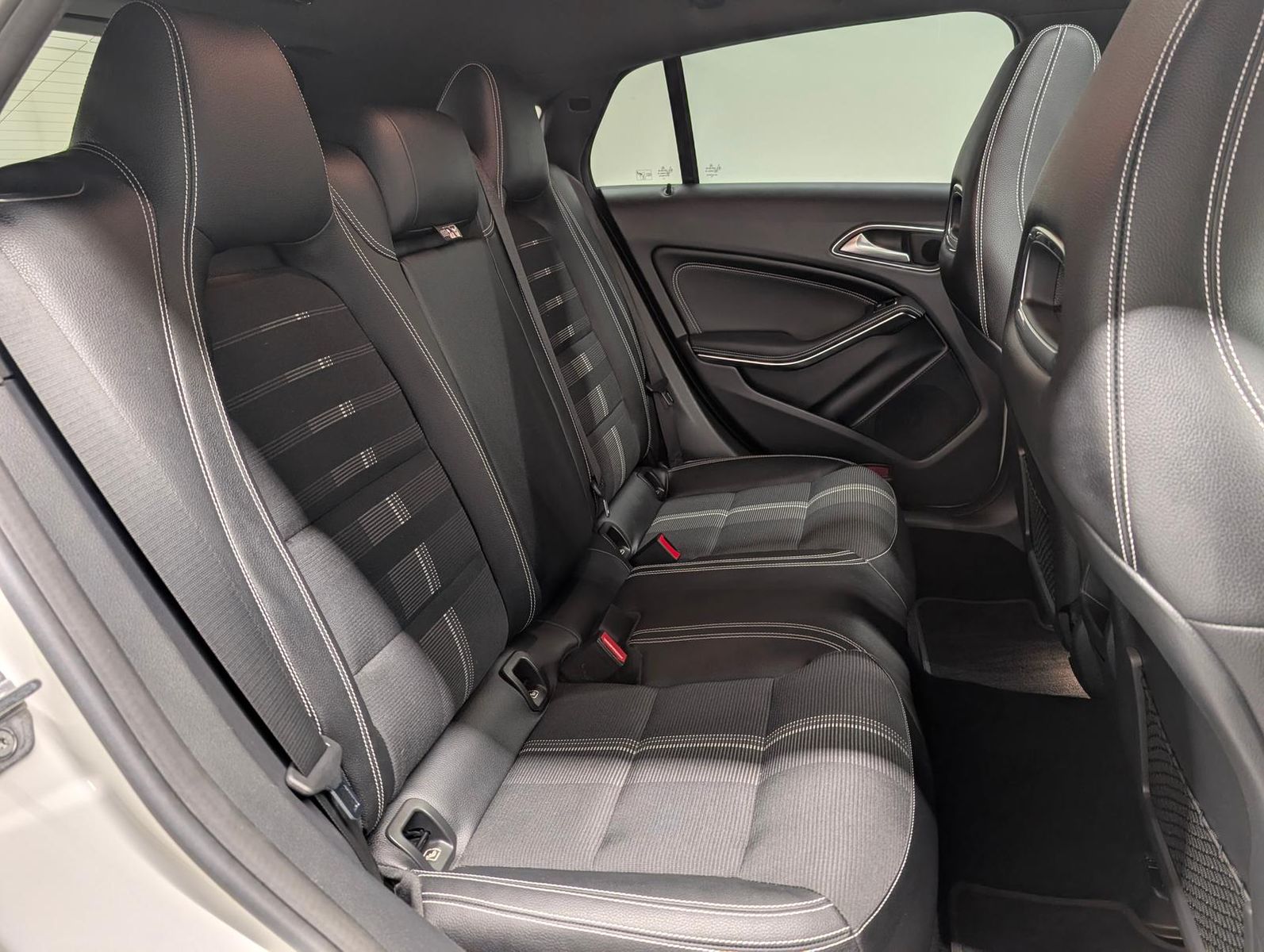 Mercedes-Benz CLA220 SB LED/Navi/SHZ/PDC/Tempom./Pano/18-LM foto 13