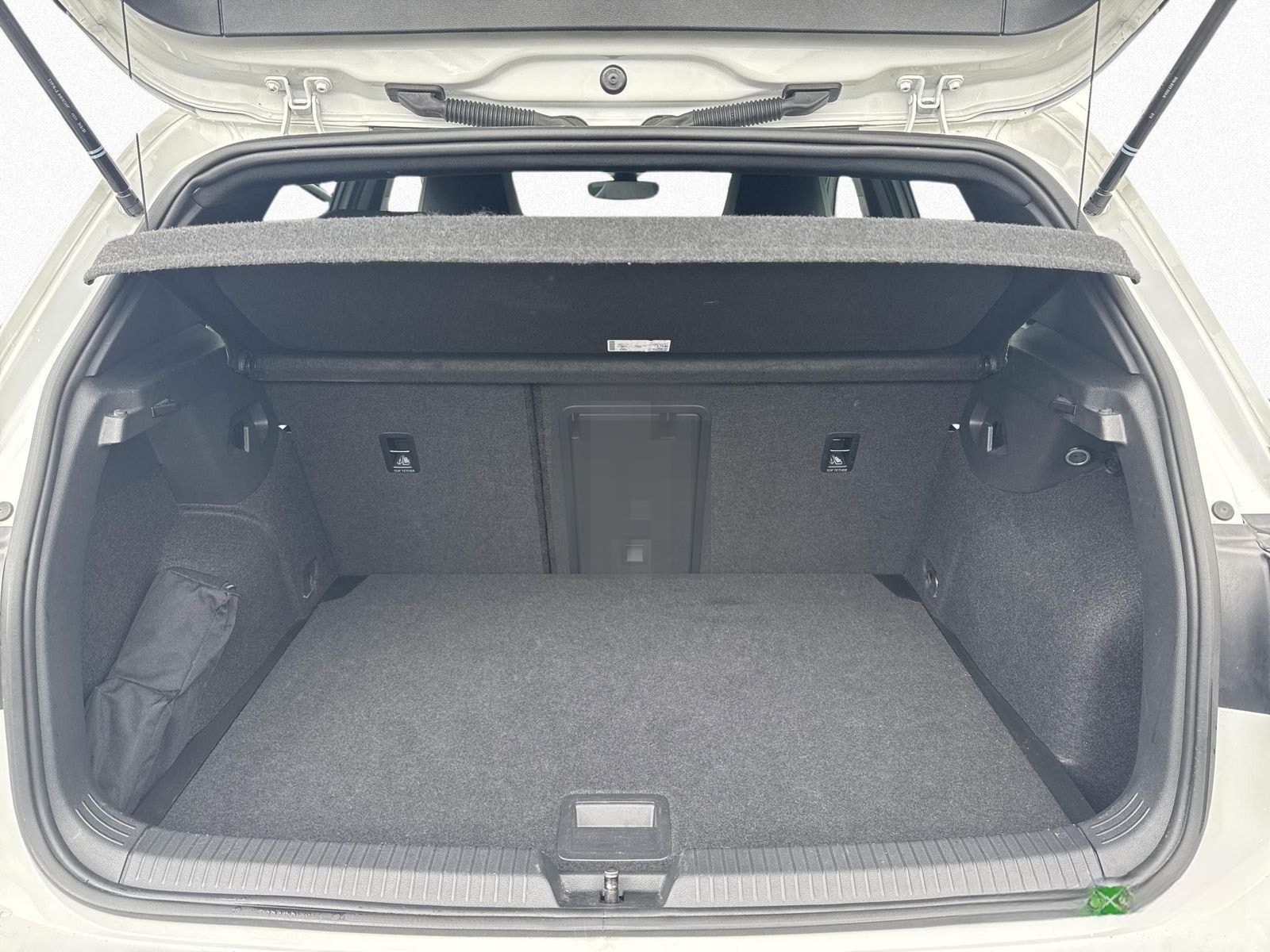 Volkswagen Golf VIII R-Line 1.5 TSI NAVI ACC LED HARMAN KAR foto 14