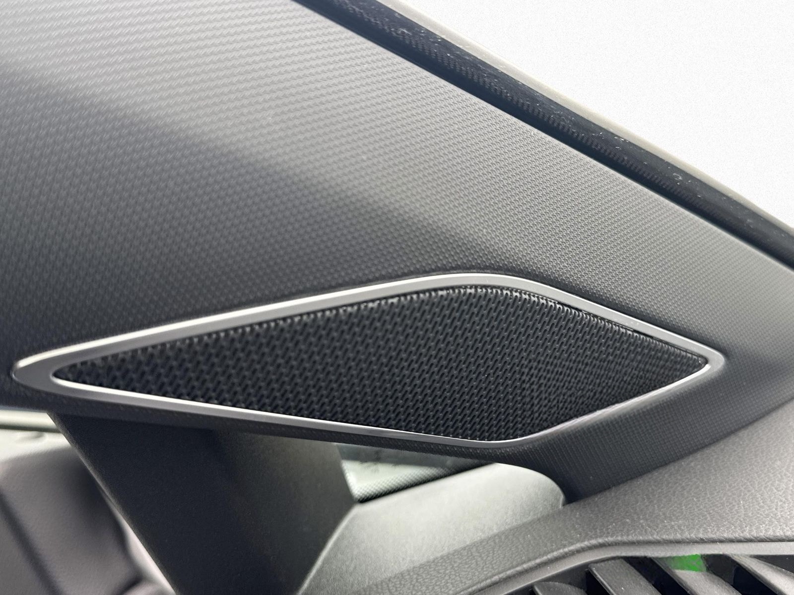 Volkswagen Golf VIII R-Line 1.5 TSI NAVI ACC LED HARMAN KAR foto 15