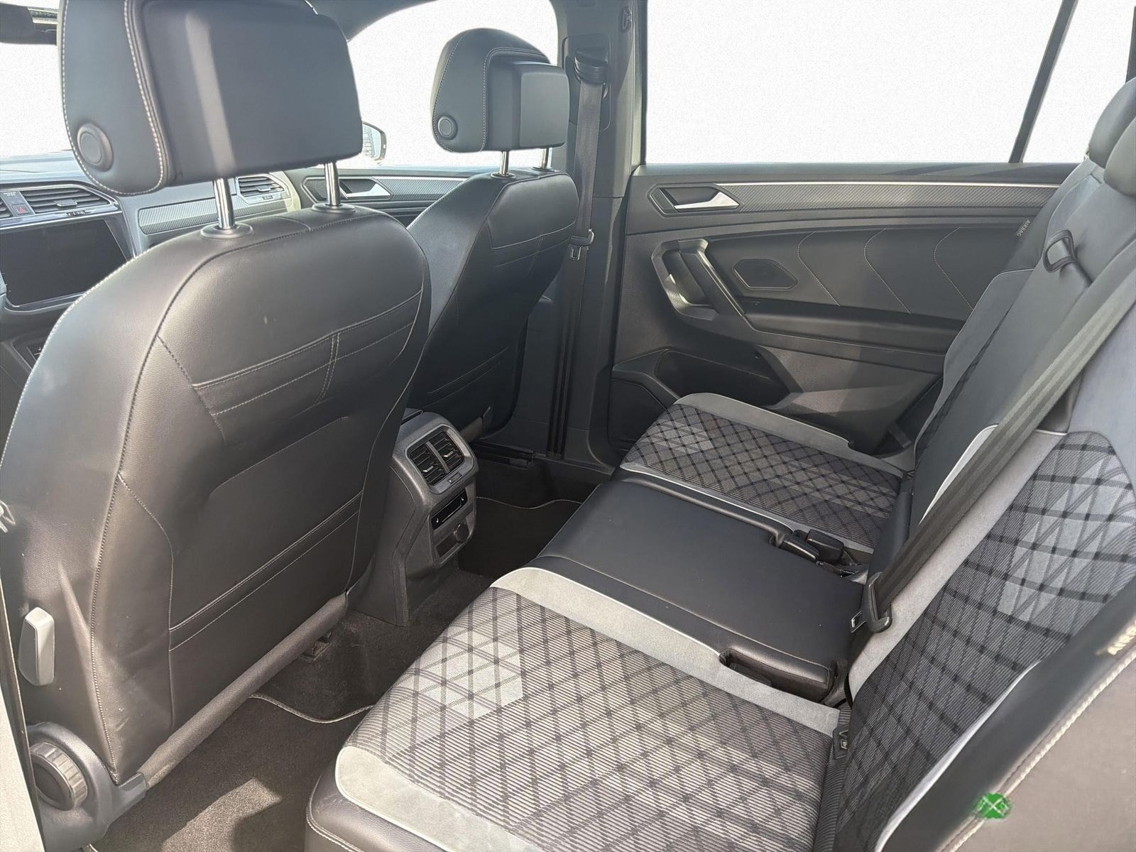 Volkswagen Tiguan Allspace R-Line 2.0 TDI 4MOTION 7-Sitze P foto 9