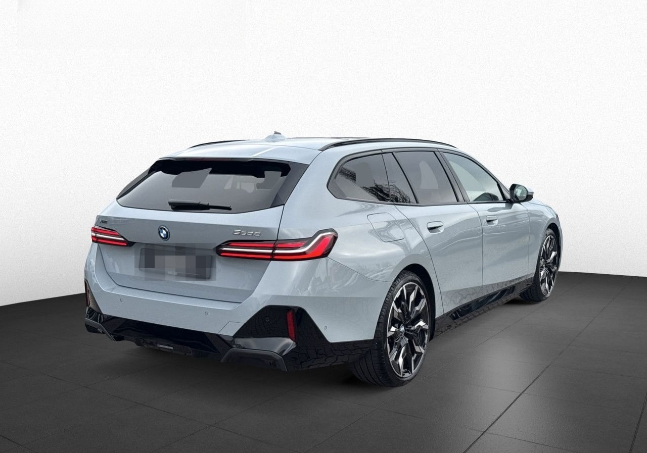 BMW 550e xDr T M Sport B&W,Pano,AHK,AutoBahn,AktivL foto 5