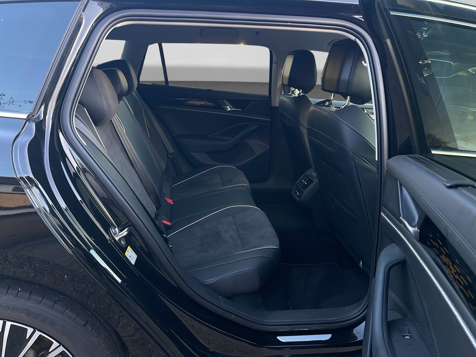 Volkswagen Passat Variant eHybrid ELEGANCE LM18 AHK MATRIX foto 6